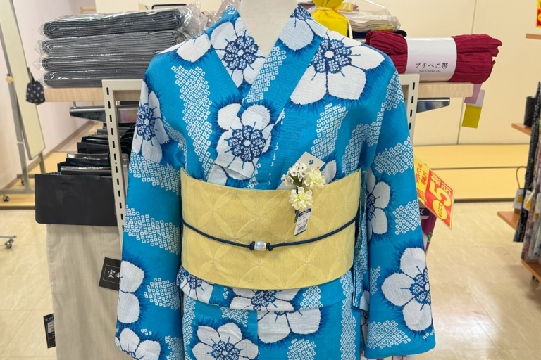 『清水屋春日井店 涼しげ 浴衣姿でお出迎え』が中日新聞に掲載されました